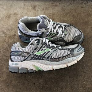 women's BROOKS ARIEL running shoe 7.5 WIDE